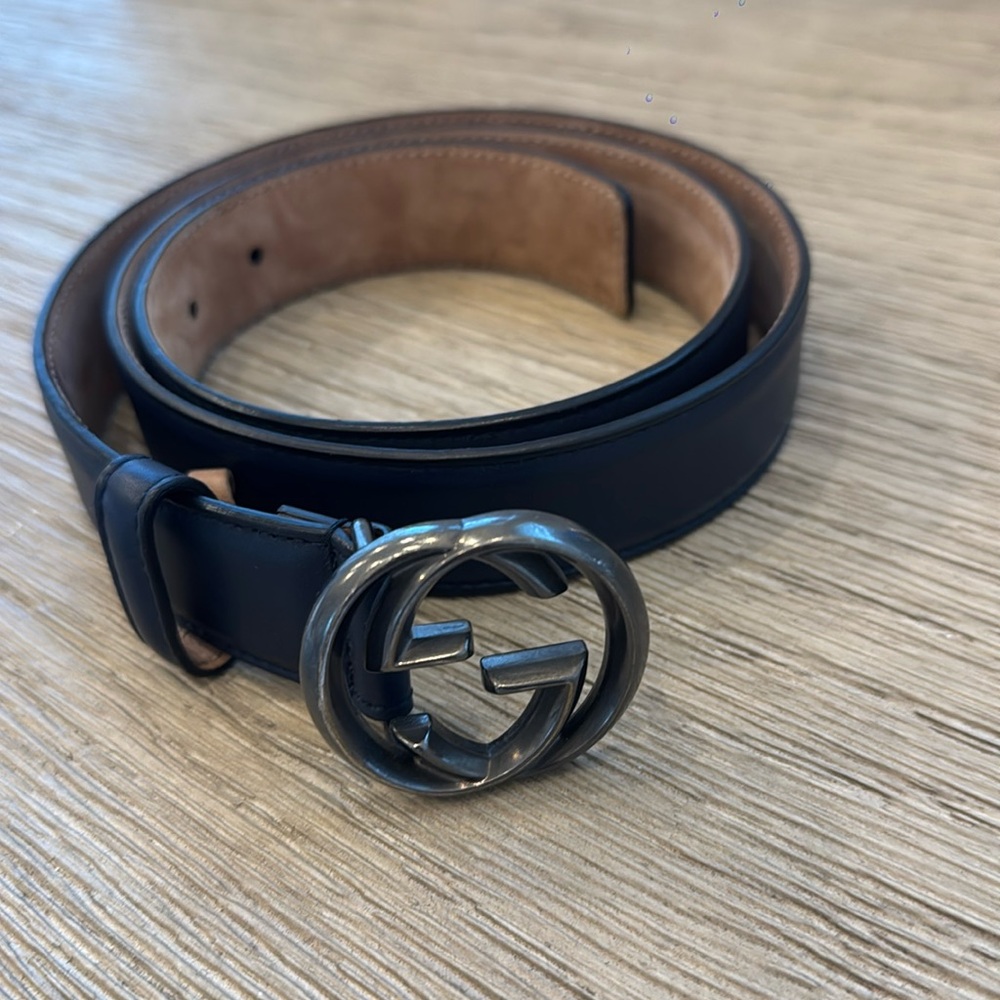COPY - Gucci belt in navy leather with silver buckle. GREAT CONDITION!!!